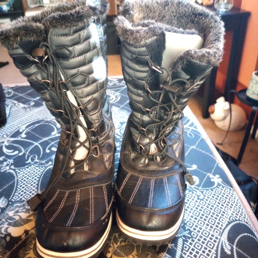 Cute lace up black boots